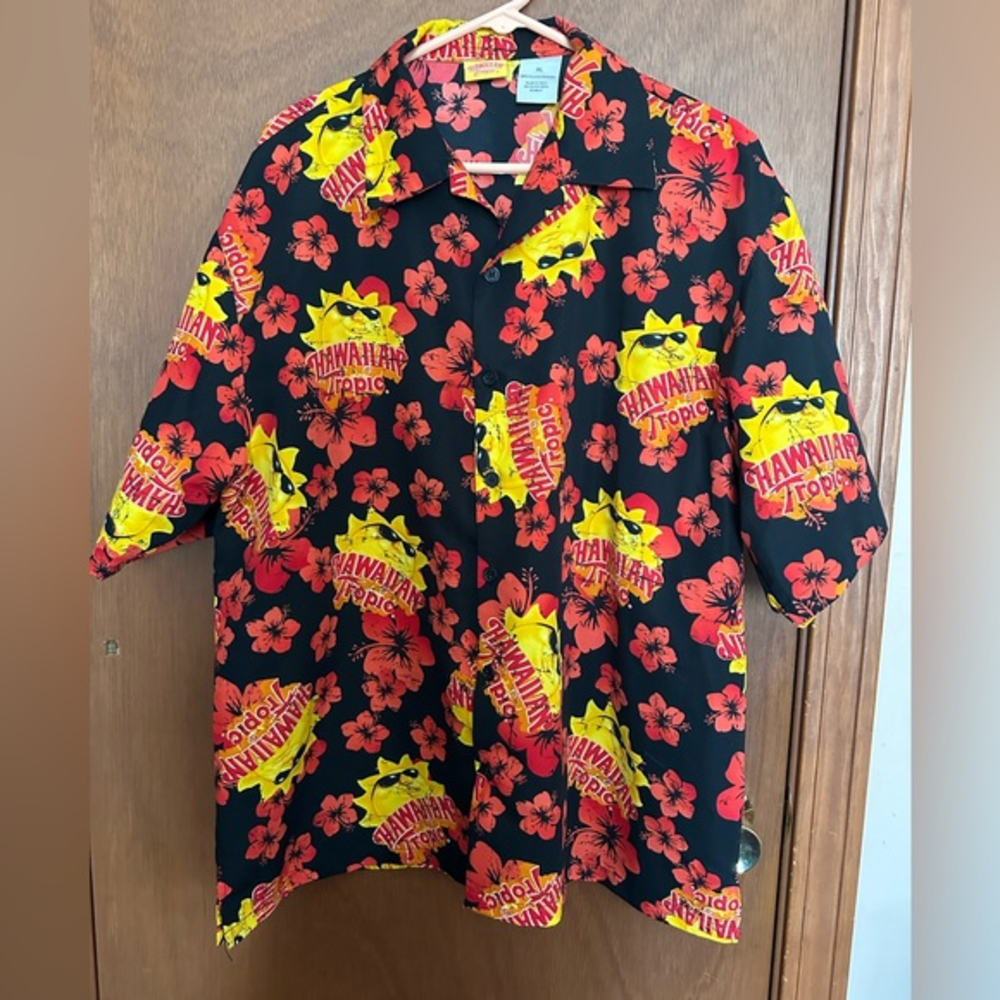 Vintage Black, Red, Yellow Hawaiian Tropic Button Down Aloha Shirt Sz XL‎